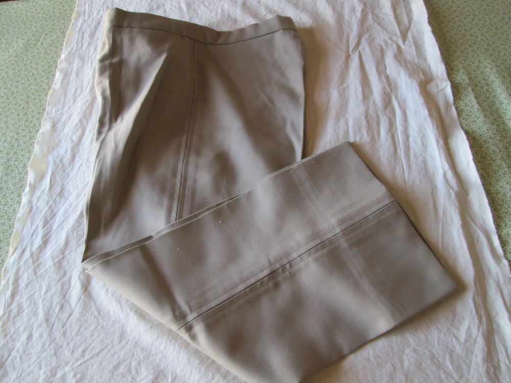 Pantalon beige fille 15 Bourgoin-Jallieu (38)