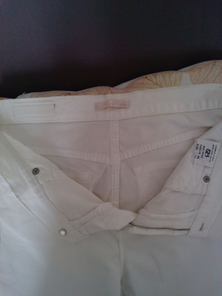 Pantalon blanc. 8 Antibes (06)