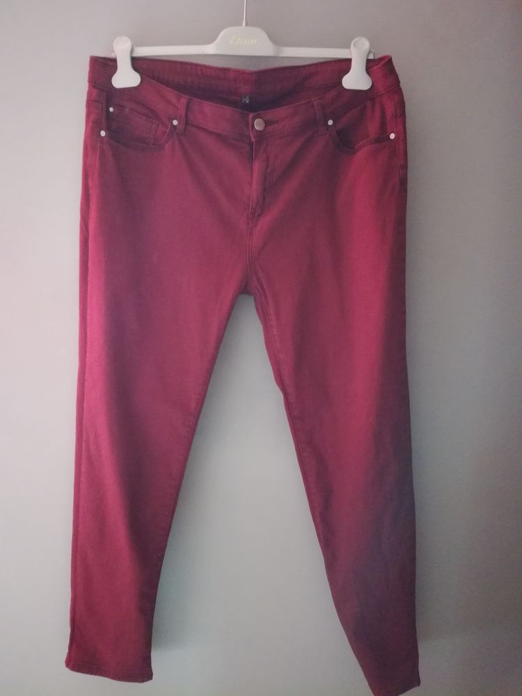 PANTALON BORDEAUX T46
MARQUE 123 10 Villeneuve-Tolosane (31)