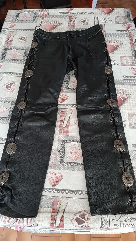 pantalon byker cuir , conchas et lacets cuir 70 Caunes-Minervois (11)