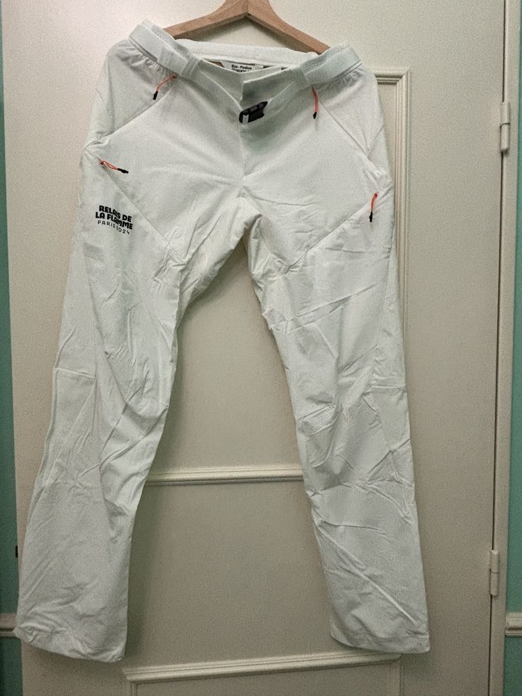 Pantalon exclusif Relais de la Flamme - JO Paris 2024 24 Bordeaux (33)