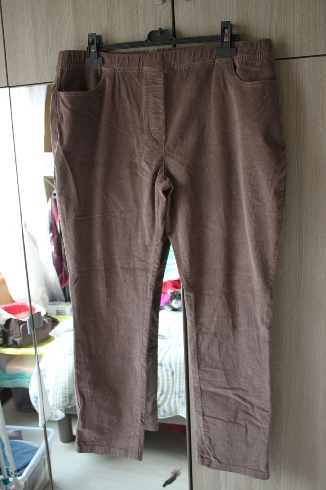 Pantalon femme Damart couleur camel taille 48
10 Monceaux (60)