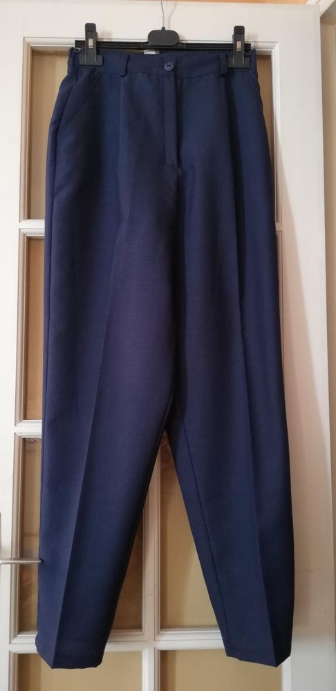 Pantalon femme, marine, � pinces. 15 Asni�res-sur-Seine (92)