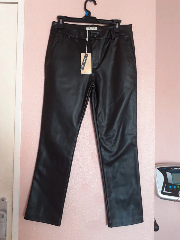 Pantalon femme noir  en simili cuir neuf avec �tiquette 12 Clermont (60)