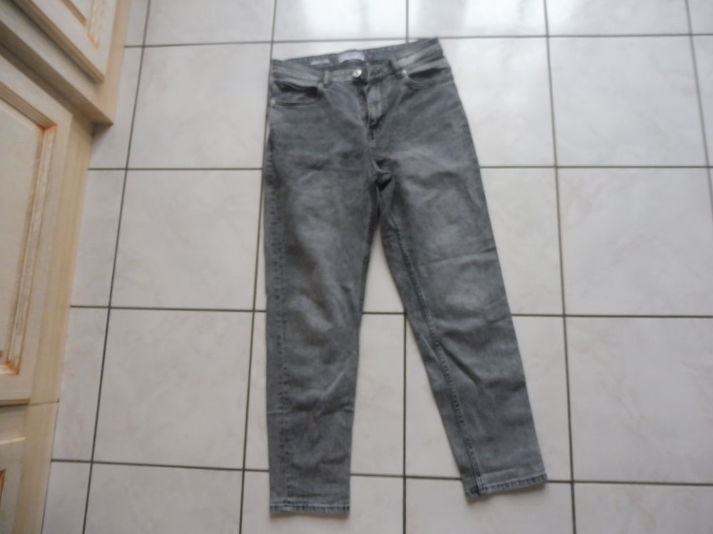 PANTALON    FEMME   TAILLE   38   COULEUR  GRISE 4 Laval (53)