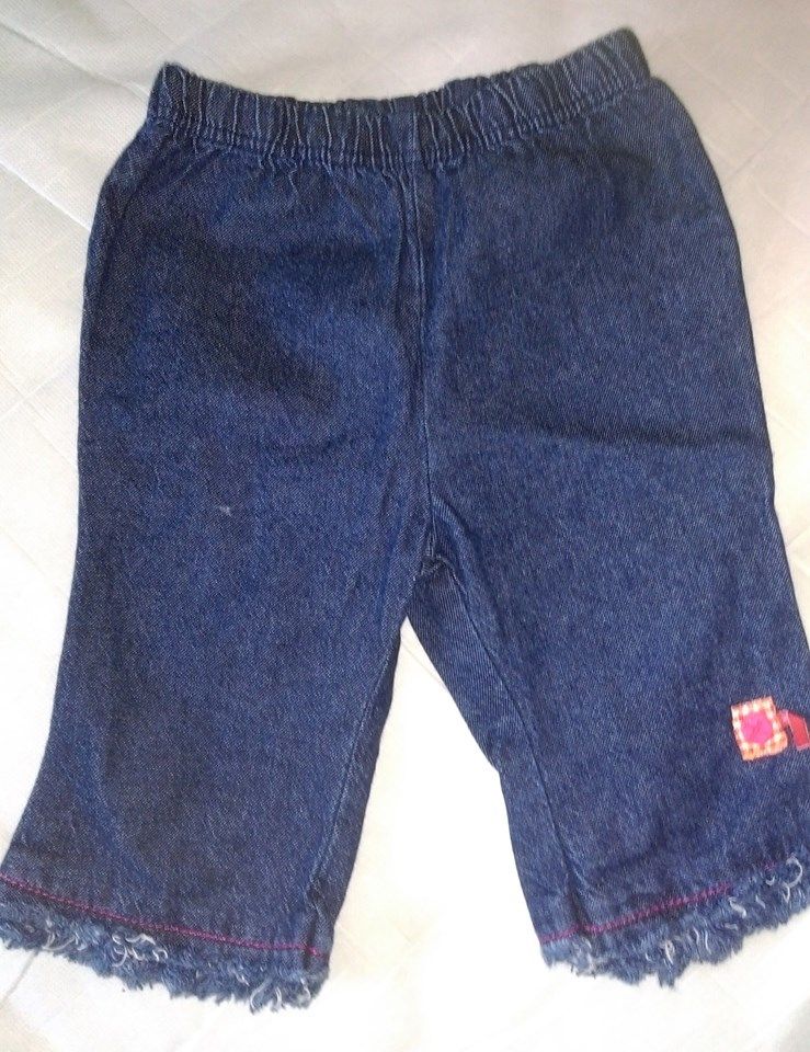 pantalon fille absorba- 3 mois bon �tat 0.70 euro
0 Marseille 9 (13)