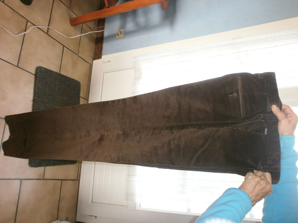 Pantalon homme velours marron neuf Te 44 erreur de taille 19 Tug�ras-Saint-Maurice (17)