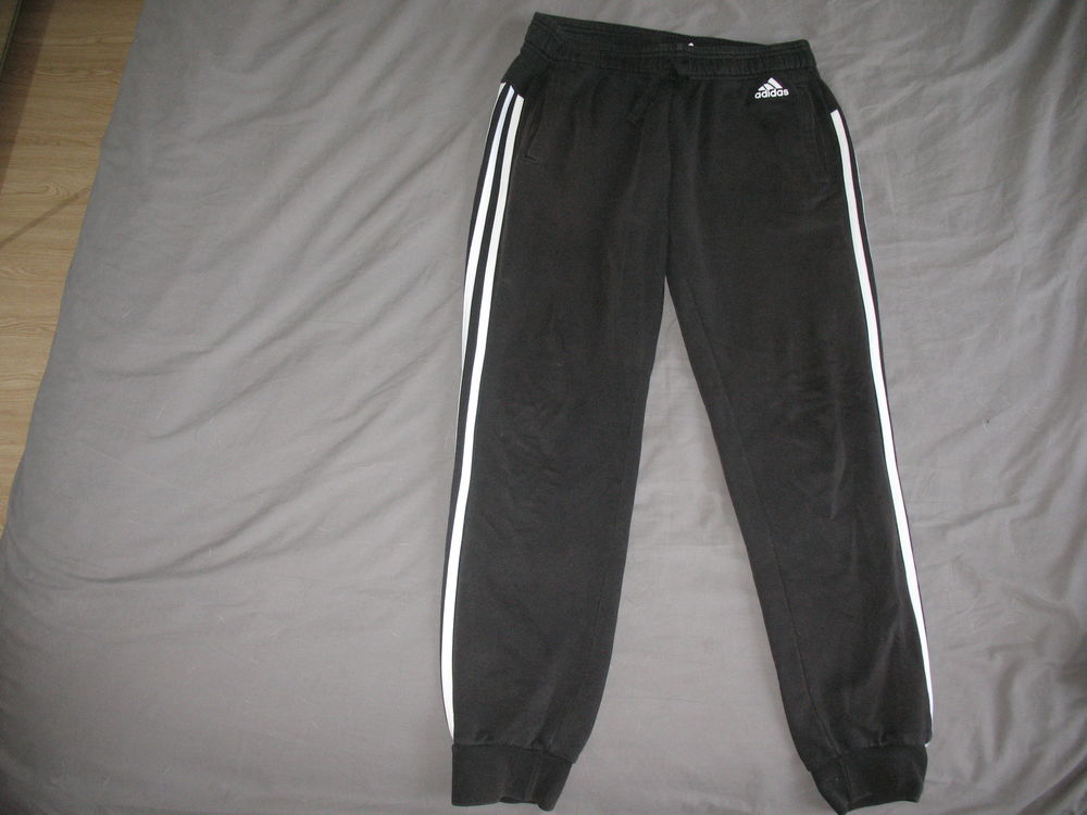 pantalon jogging Adidas taille S
10 Saint-Cloud (92)