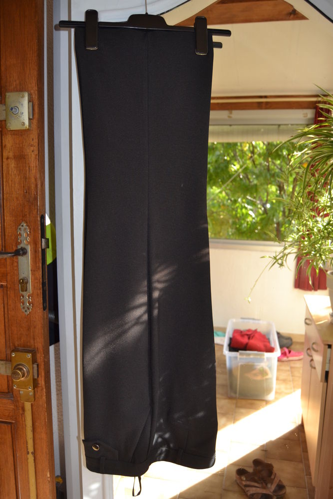 PANTALON NEW  LOOK 10 Saint-Saturnin-l�s-Apt (84)