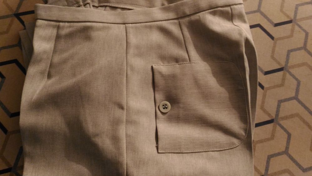 pantalon LM LULU couleur gris très clair presque blanc Taill 22 Savigny-sur-Orge (91)