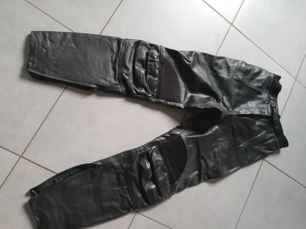 Pantalon moto tout en cuir pour femmes.
35 Nueil-sur-Layon (49)