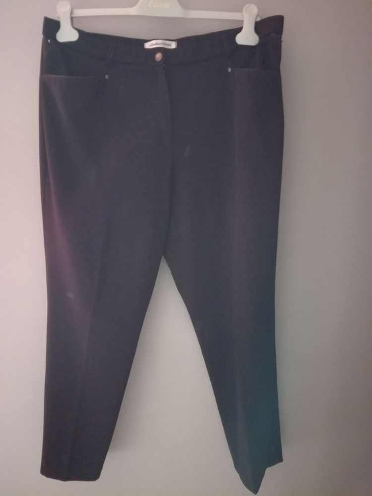 PANTALON NOIR CHRISTINE LAURE
T46 14 Villeneuve-Tolosane (31)