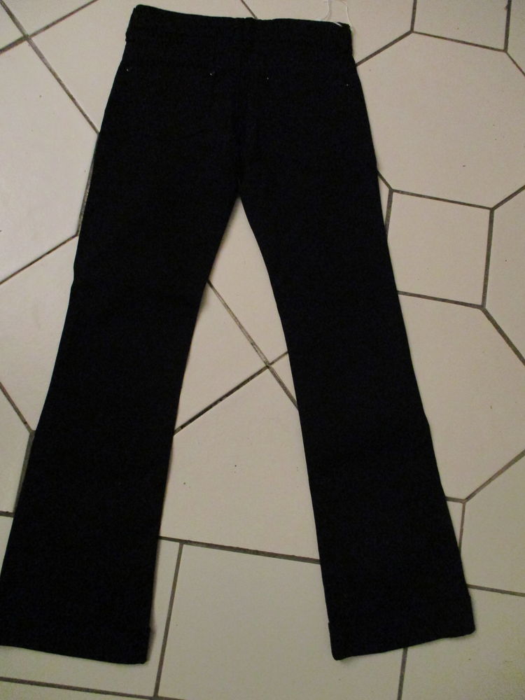 Pantalon noir enfant T12ans (pour hauteur 150cm)
Neuf, 9 Sathonay-Village (69)