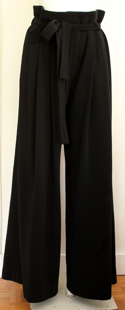 Pantalon noir large KRIZIA 
T.L soit 40/42 fr 80 Issy-les-Moulineaux (92)
