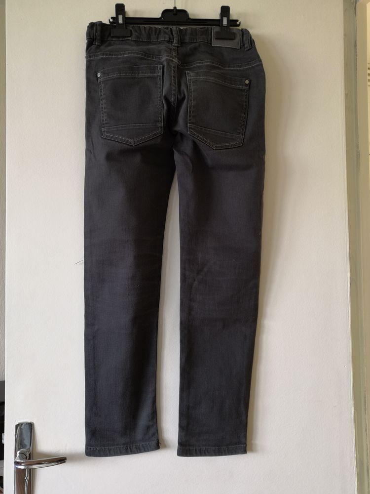 Pantalon noir neuf ourl� non fait 
Marque Lasagrada 
35 Saint-Saulve (59)