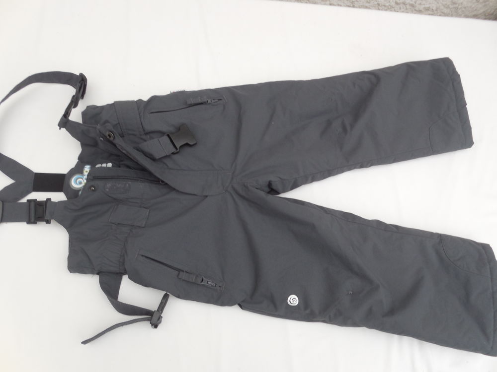 pantalon noir  ; pull n' fit ;  12 ans  ou 8 ans 20 Pontault-Combault (77)