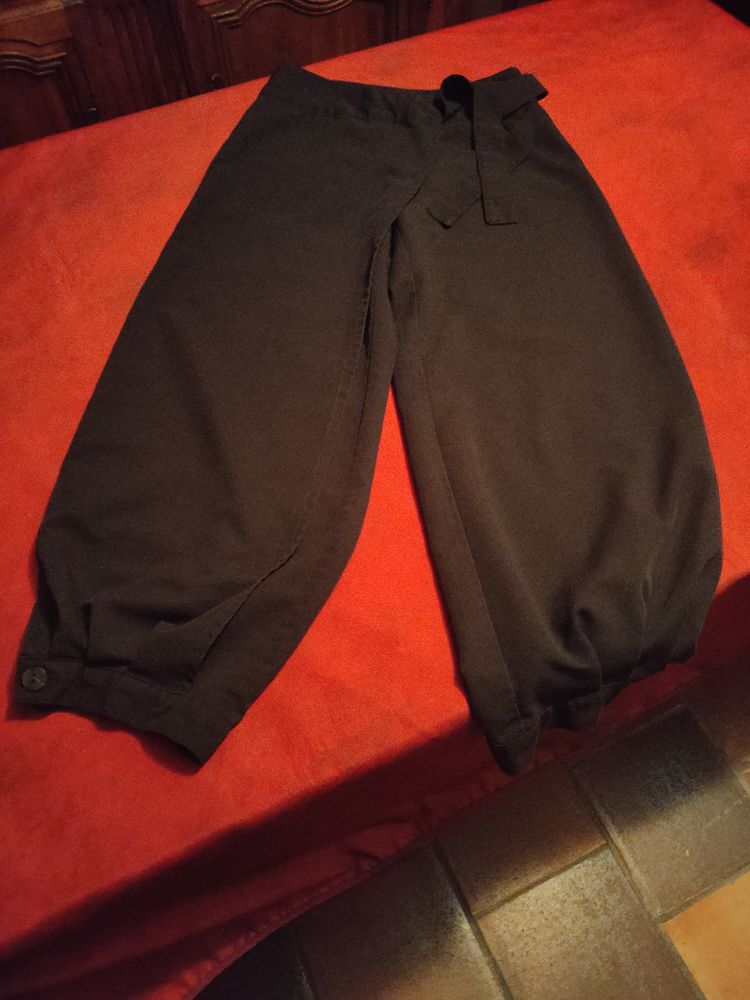 Pantalon noir taille 36 avec fermeture éclair  5 Avermes (03)