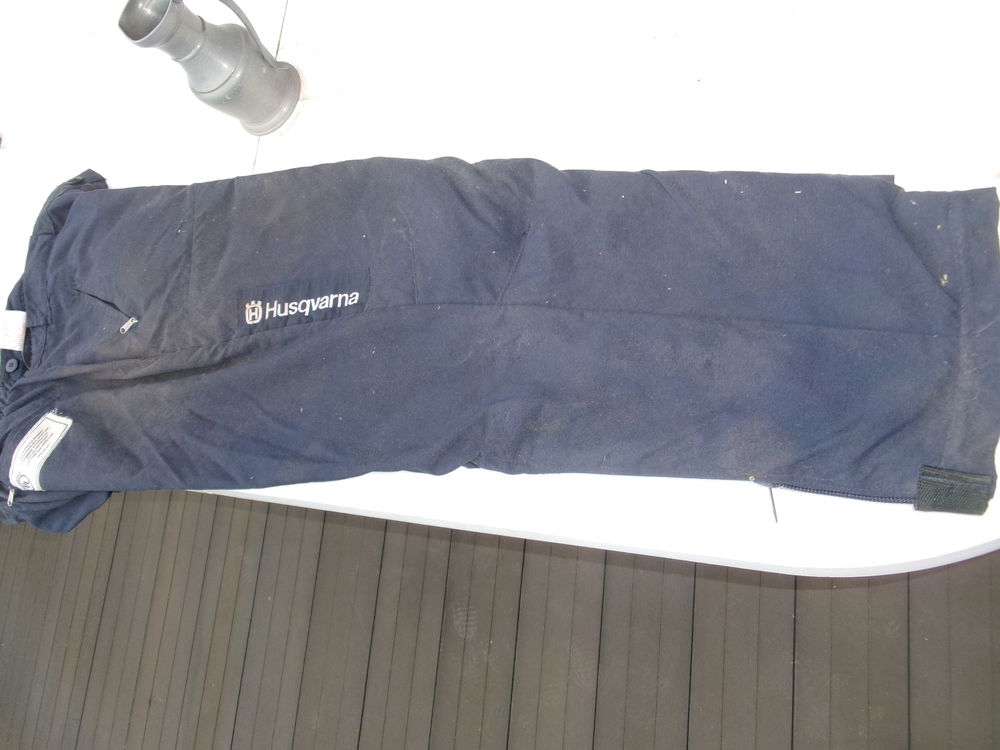 Pantalon de securite husqvarna bucheronnage 
70 P�ronnas (01)