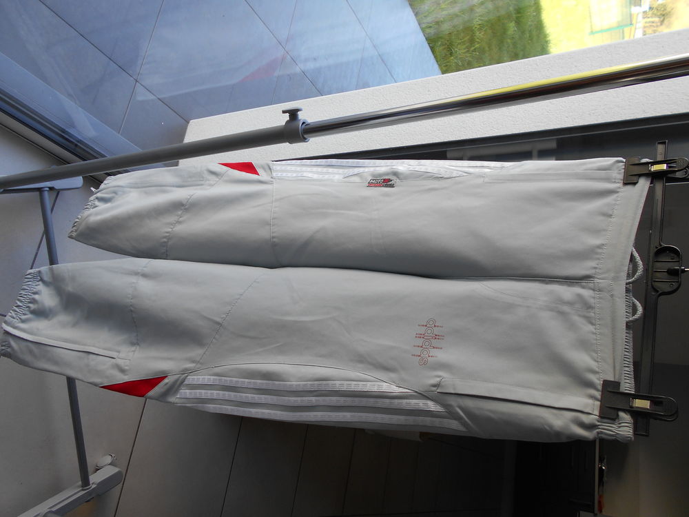 Pantalon de sport Adidas, gar�on,  Taille 14 ans neuf 14 Retiers (35)