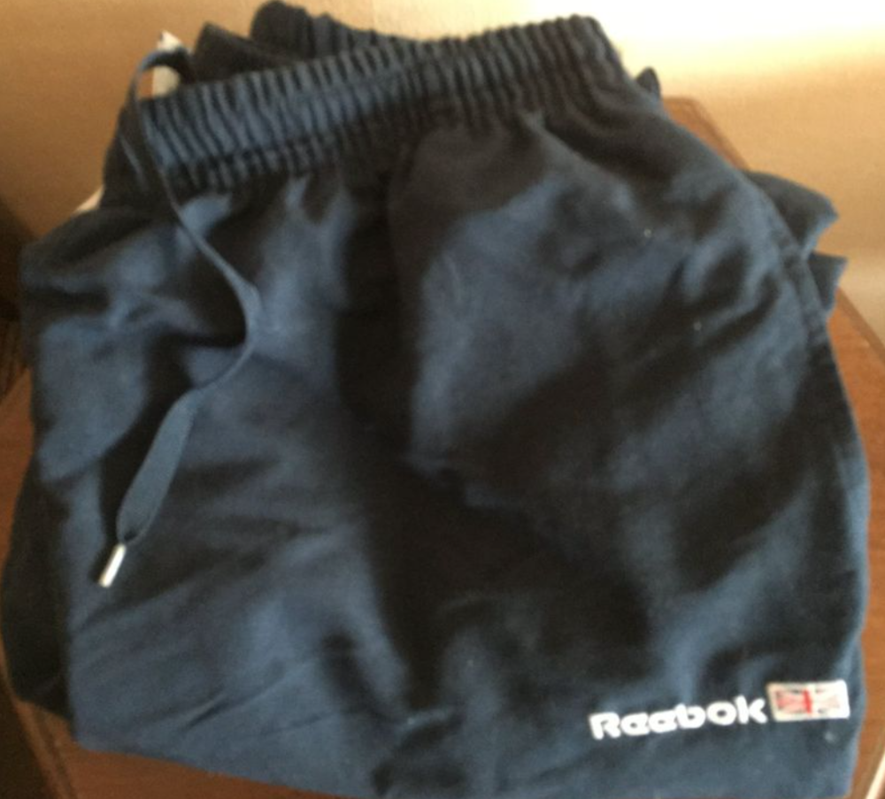 
Pantalon sport Reebok taille L avec un bonnet Reebok
15 Saint-Marcel (27)
