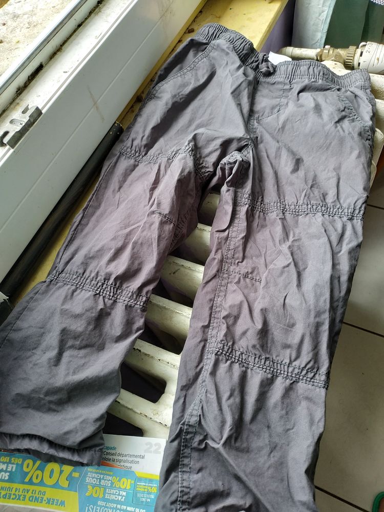 6� pantalon taille 5ans 
Si vous �tes int�ress� 6 Accolay (89)