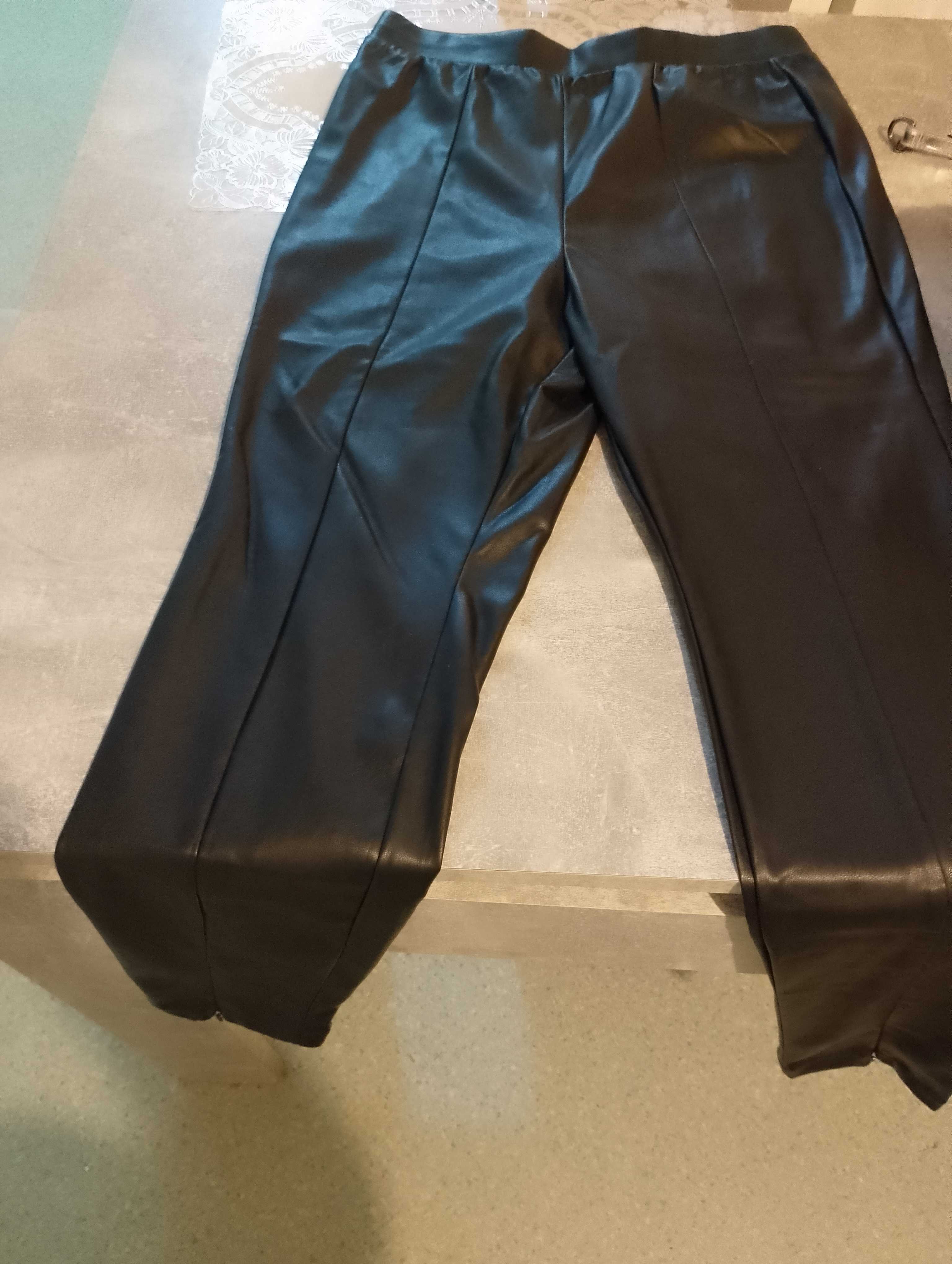 Lot pantalon taille 42 noir 15 Vitr� (35)