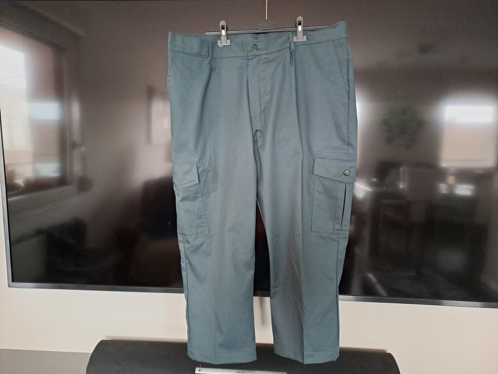 Pantalon de travail �pais  Cargo  - Neuf - Taille 54 - Vert 9 Ann�ullin (59)