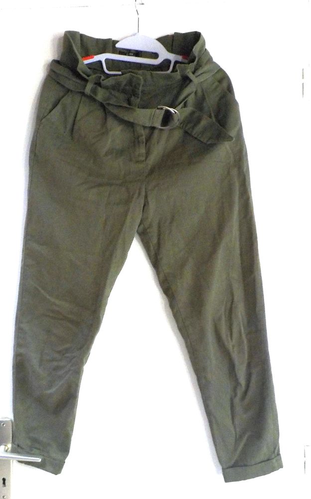 PANTALON VERT KAKI BERSHKA TAILLE 36 5 Bubry (56)