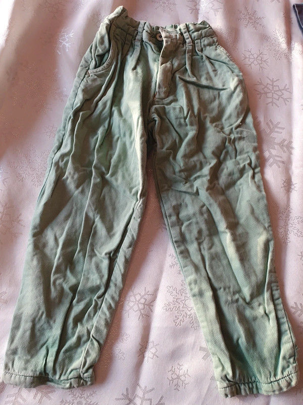 Pantalon vert 
4 ans 
1 Aubvillers (80)