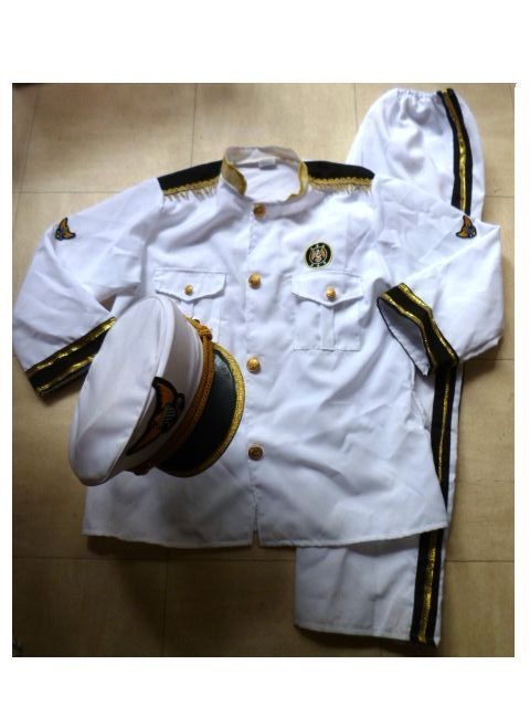 pantalon,veste blancs �cussons, boutons dor�s, casquette 12 Martigues (13)