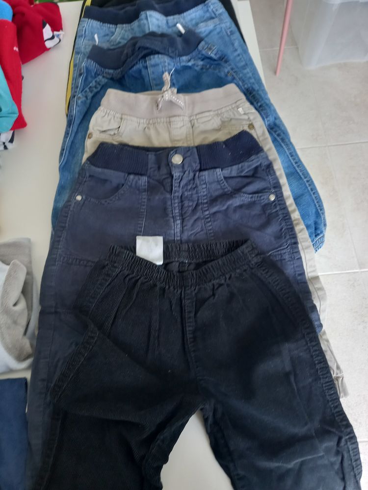 5 Pantalons et chemise Bébés âgés de 24 mois 10 Saint-Dizier (52)