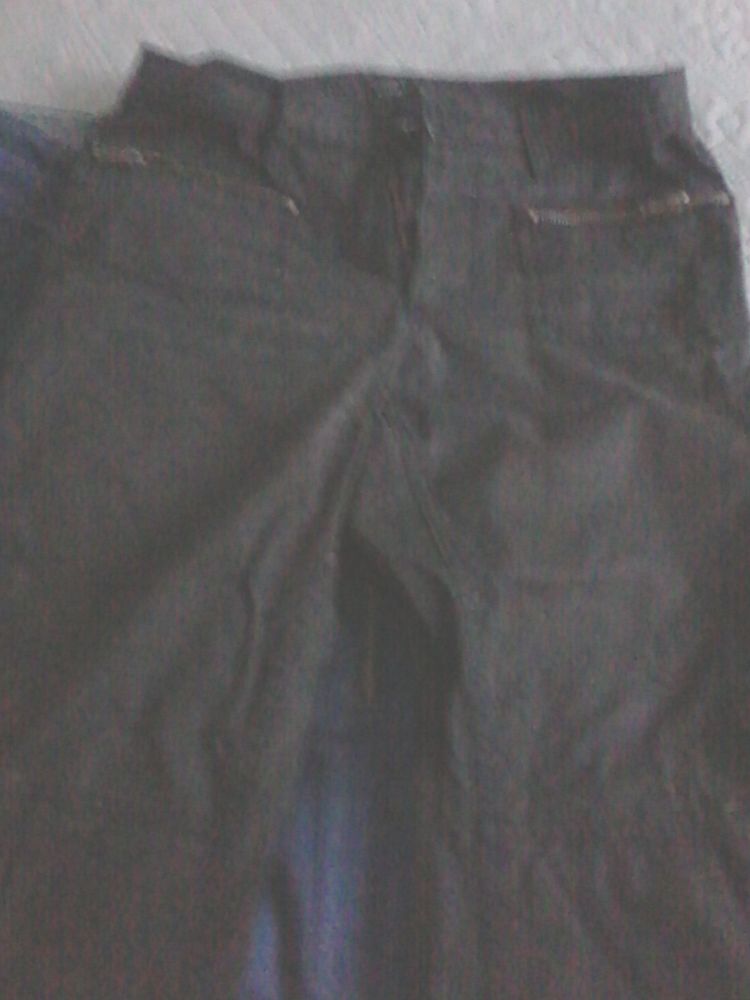 3 pantalons jeans(2 noirs 1 bleu) 20 Lansargues (34)