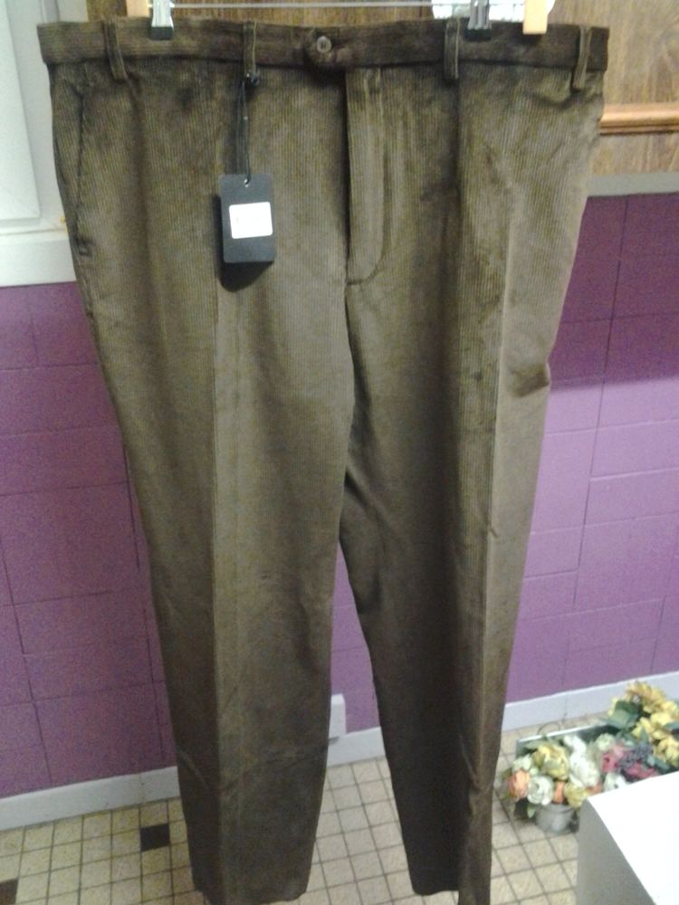 pantalons en velours les deux pour 40 euros soit le pantalon et a20 seul tout neuf 40 Sedan (08)