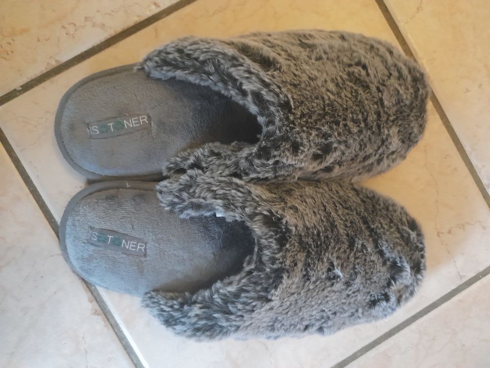 Pantoufles ISOTONER  Femme Taille 39 12 Craponne (69)