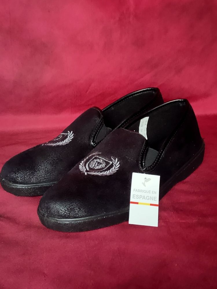 Pantoufles noires pointure 46 neuves avec �tiquettes 12 Avermes (03)