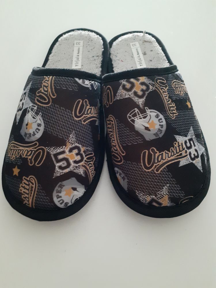 Pantoufles Tissaia Pointure 33 2.5 Alfortville (94)