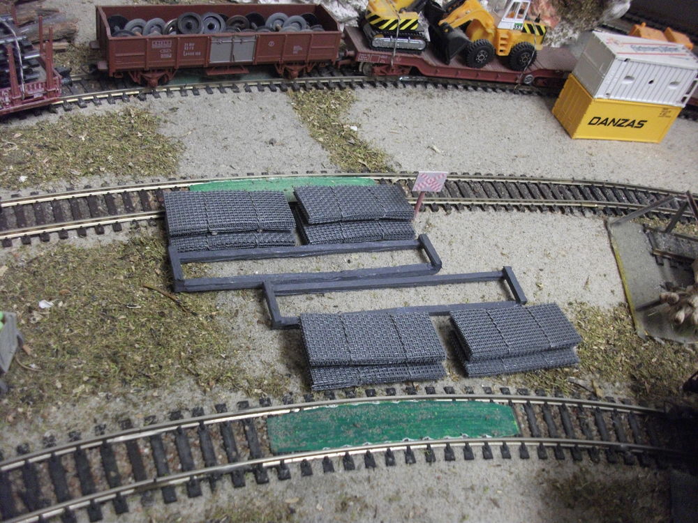 8 PAQUETS DE TREILLIS DE 50  SUR 20 M/M EN HO +2 SUPPORTS 9 H�nin-Beaumont (62)