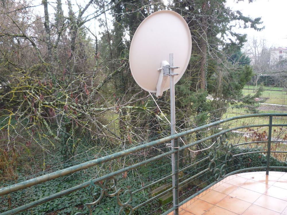 Parabole avec fixation et c�ble 65 Castres (81)