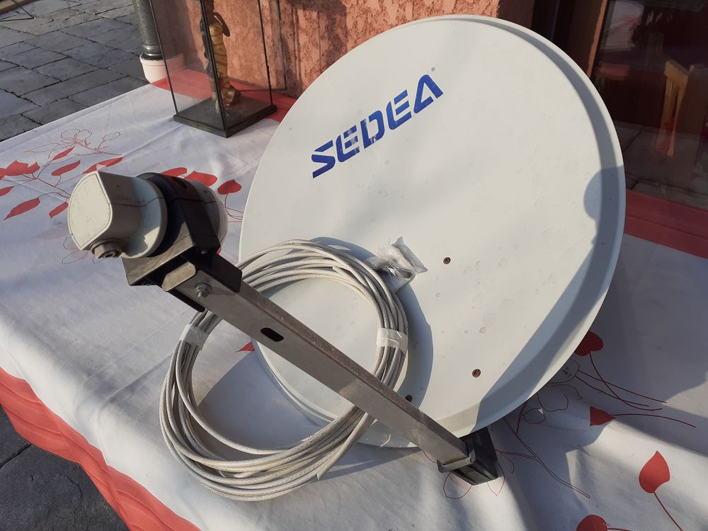 Parabole TV satellite �quip�e 
0 Seynod (74)