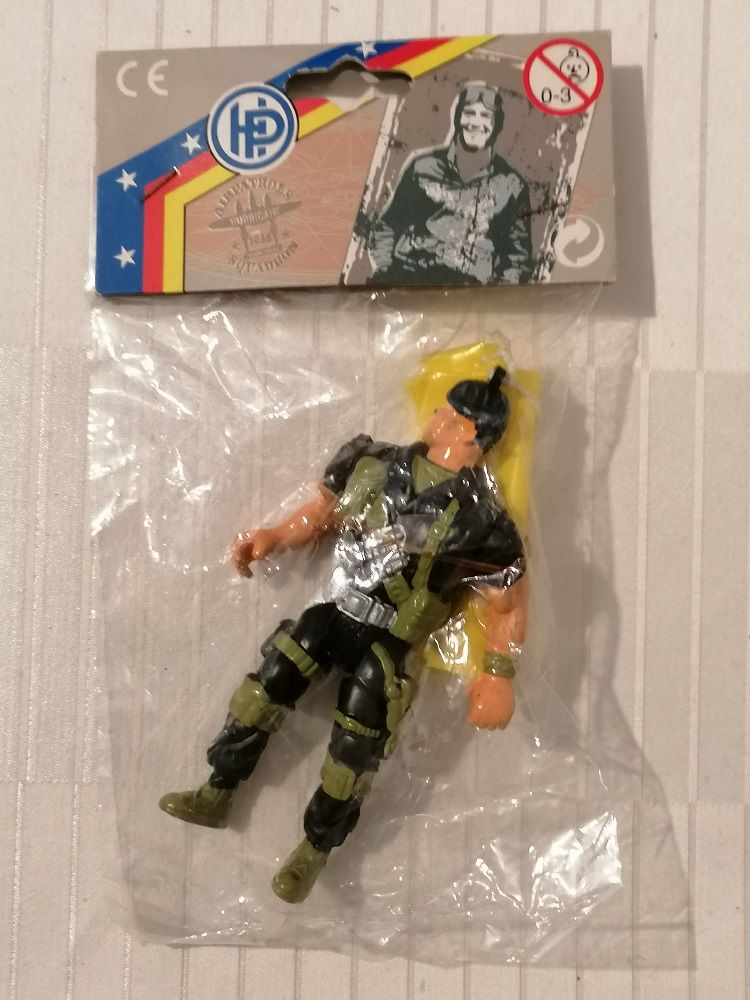 Parachutiste 9,5 cm avec parachute jaune r�f 41278 4 Trans-la-For�t (35)