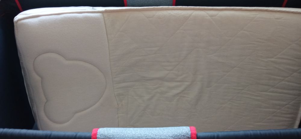 Lit parapluie avec matelas et 2 draps housses 20 Marcilly-en-Villette (45)