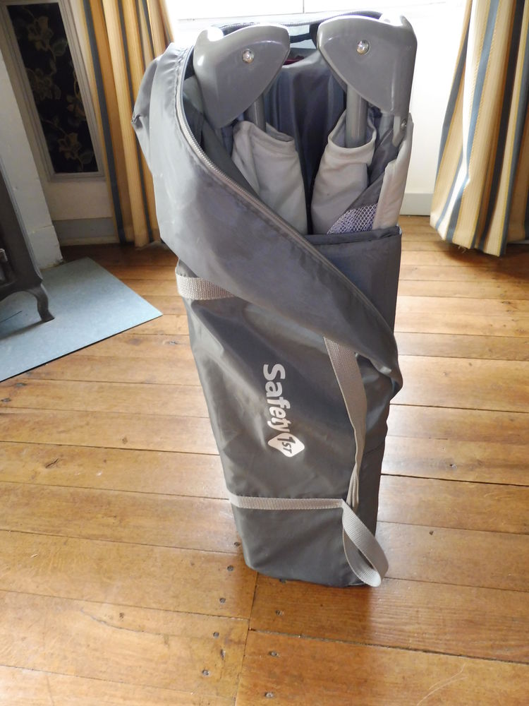 lit parapluie avec matelas 25 Vix (85)