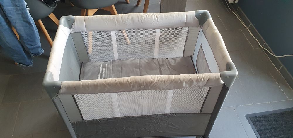 Lit parapluie b�b� en bon �tat 15 Noyelles-sous-Lens (62)