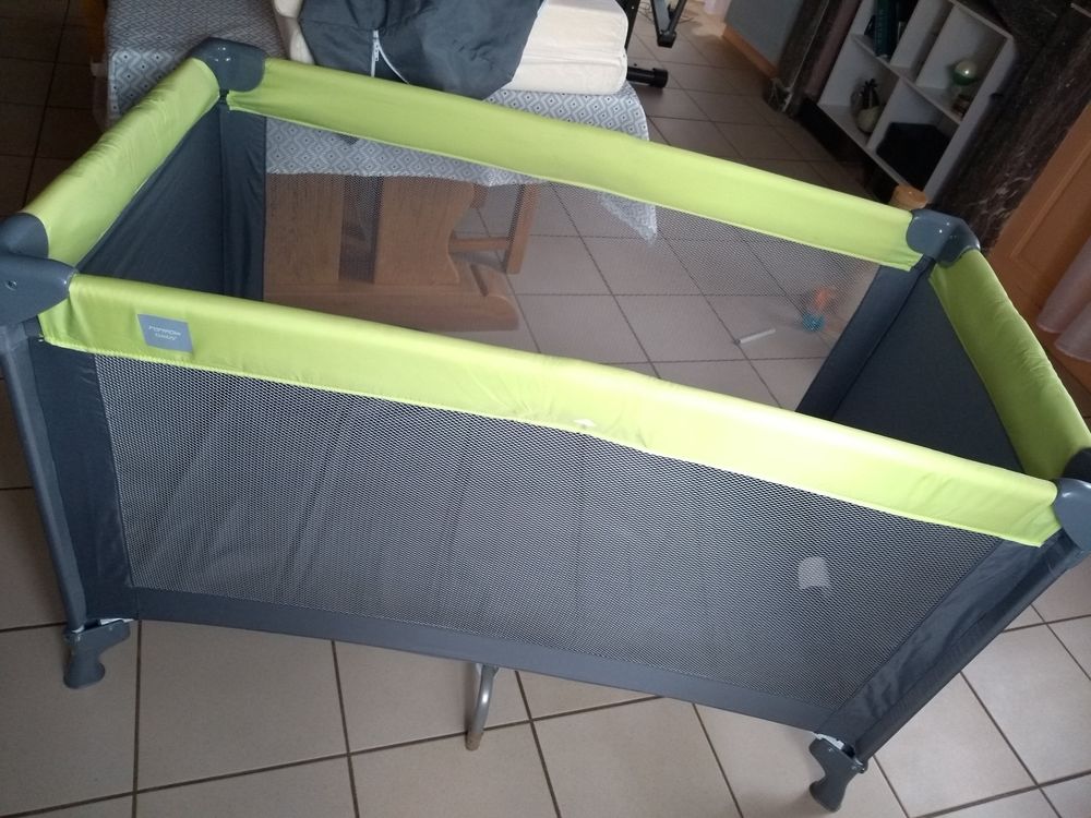 Lit parapluie + son �quipement 25 Courbeveille (53)