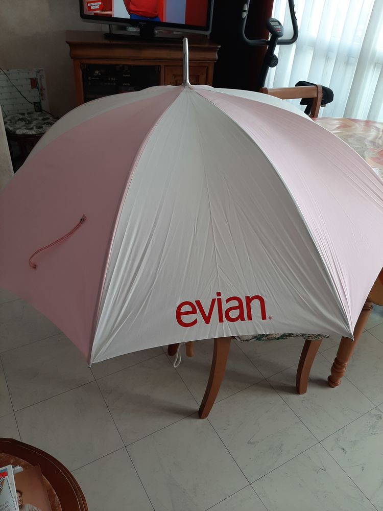  Parapluie �VIAN  MANCHE  EN BOIS DIAM�TRE 1M30 ( Neuf) 50 Puteaux (92)
