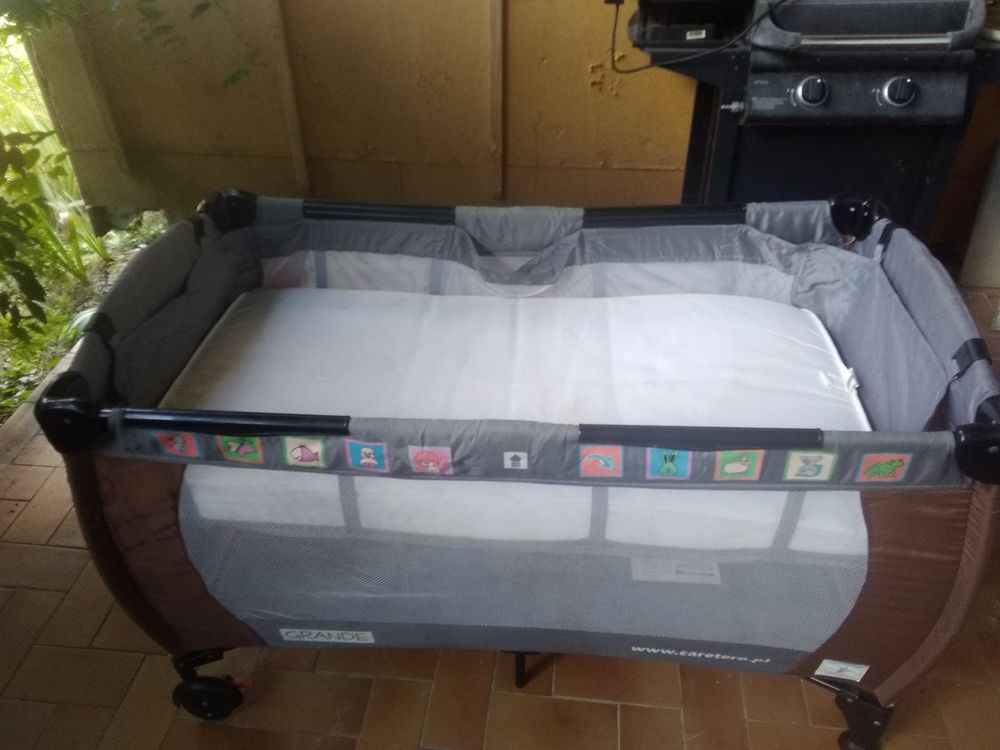 Lit parapluie tr�s complet 80 Cahors (46)