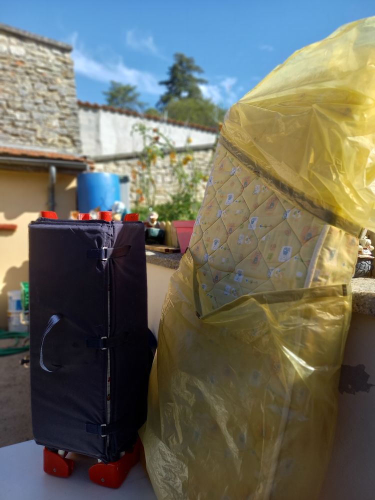 Lit parapluie 40 Poncin (01)