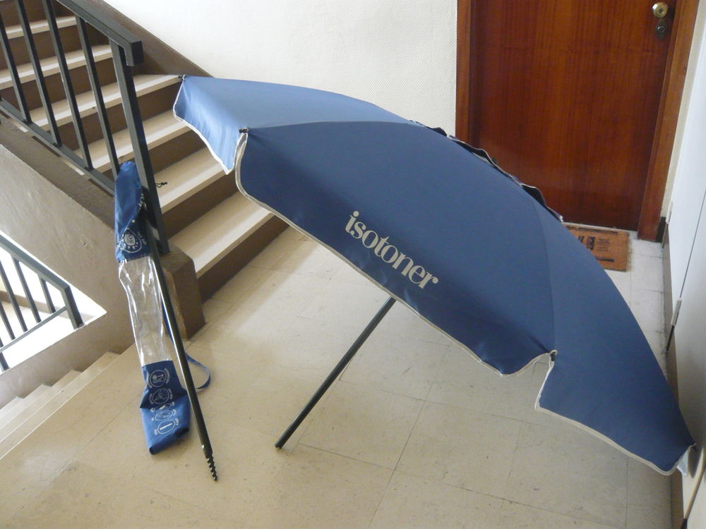 PARASOL BLEU 40 Paris 9 (75)