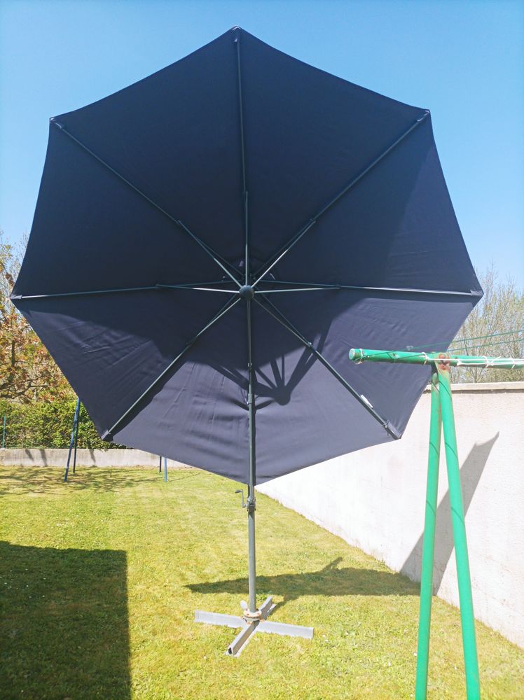 Je parasol bon état ! Prix neuf 129€ 50 Cerizay (79)