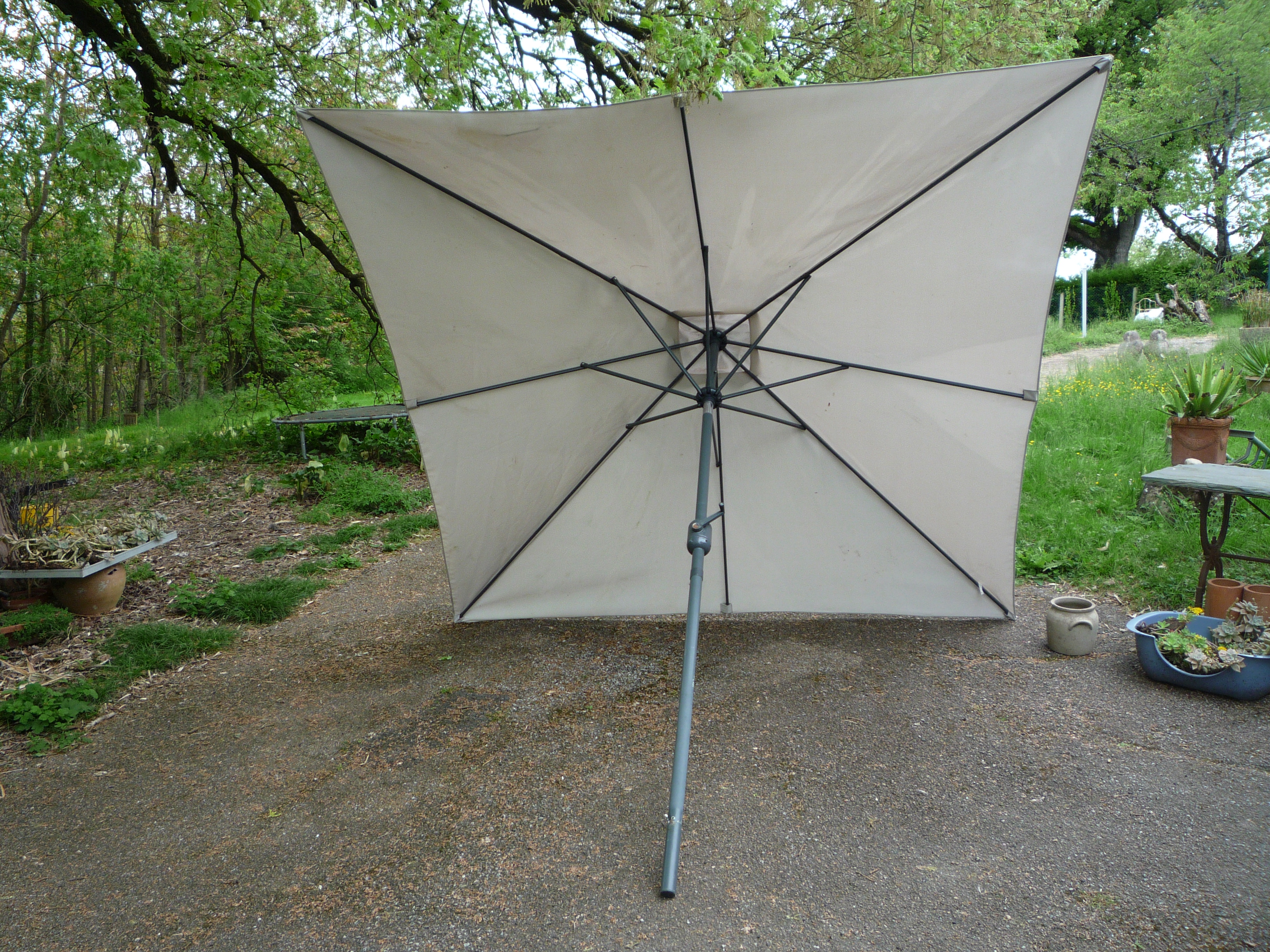 Parasol ext�rieur �cru / 250cm x  250cm
65 Castres (81)